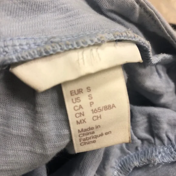 ‼️$5 Sale‼️🌻 H&M Light Blue Floral Trim Tank Top - Picture 6 of 6